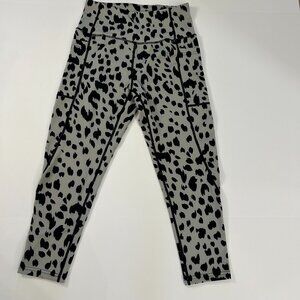 Nicole Miller 7/8 Leggings w/cell phone pocket, Gray w/Black Spots, Size Medium